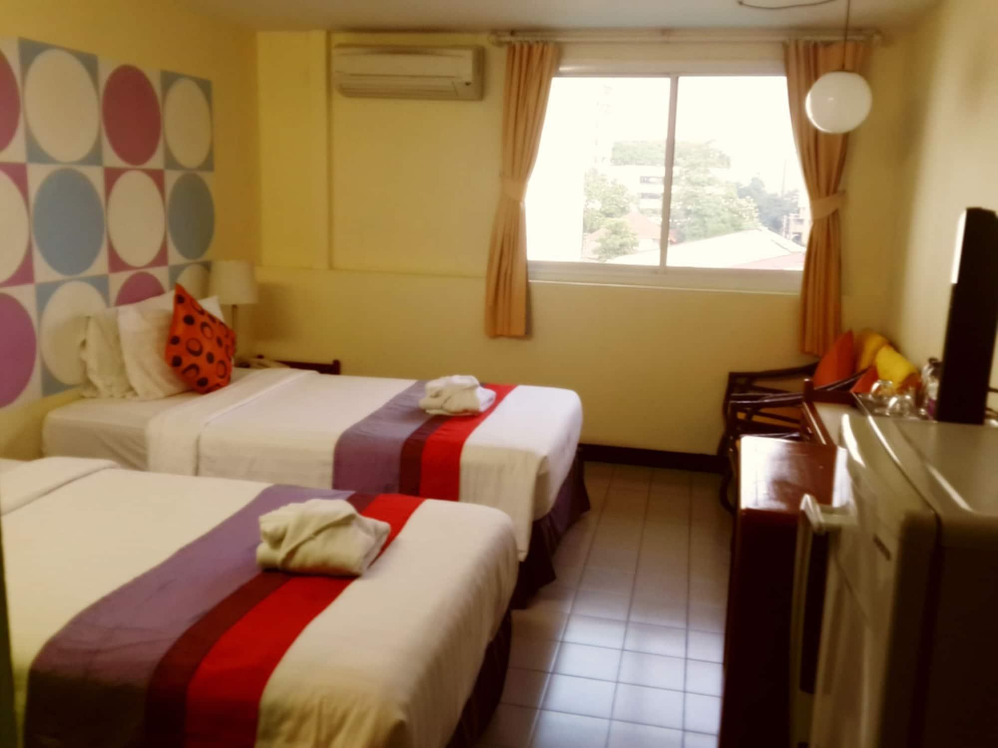 Sawasdee Sukhumvit Inn Банкок Екстериор снимка