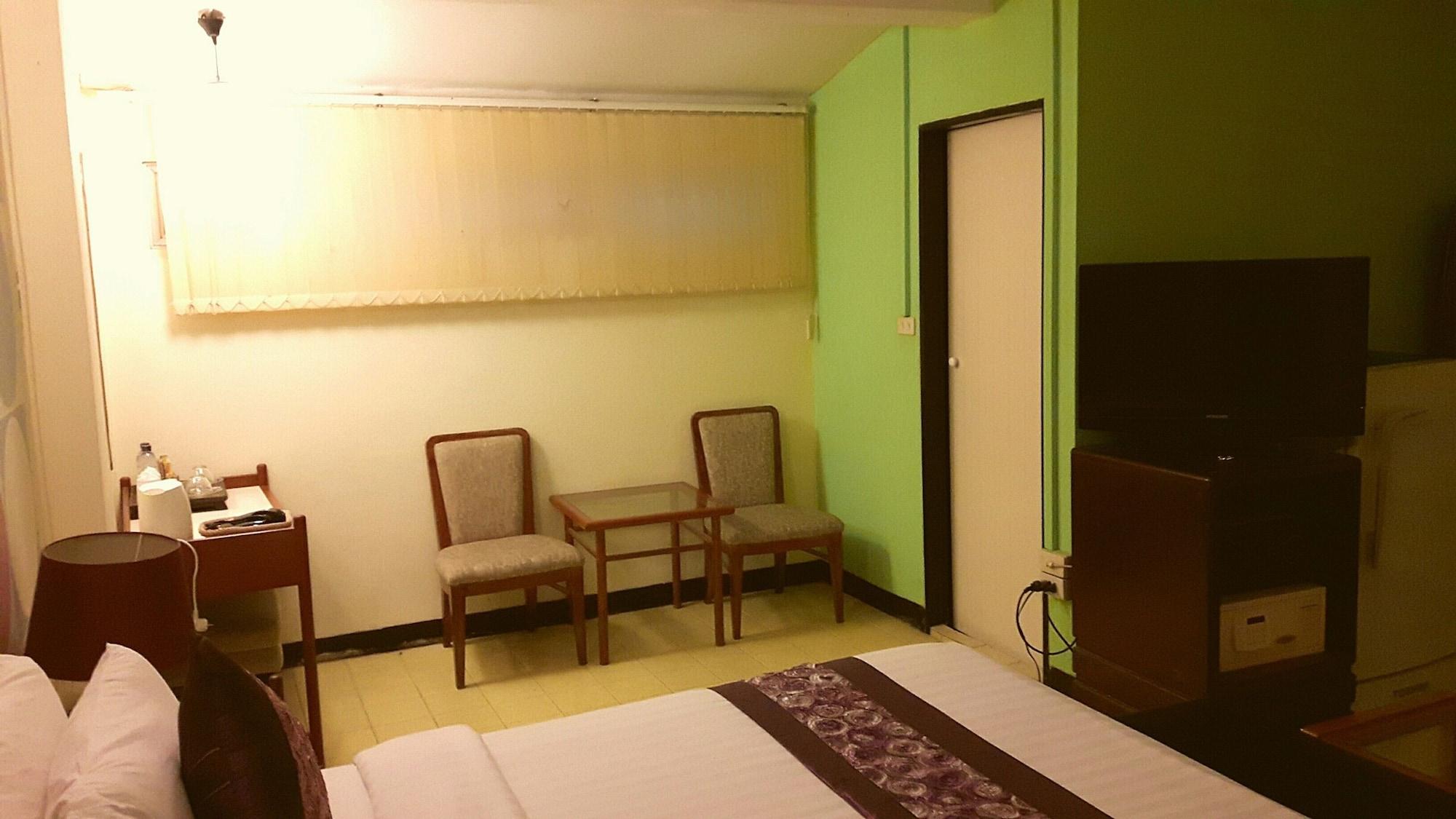 Sawasdee Sukhumvit Inn Банкок Екстериор снимка
