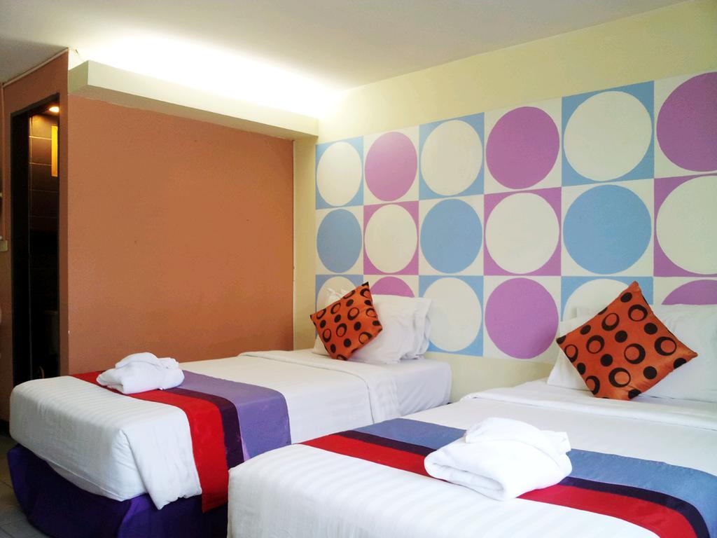 Sawasdee Sukhumvit Inn Банкок Стая снимка