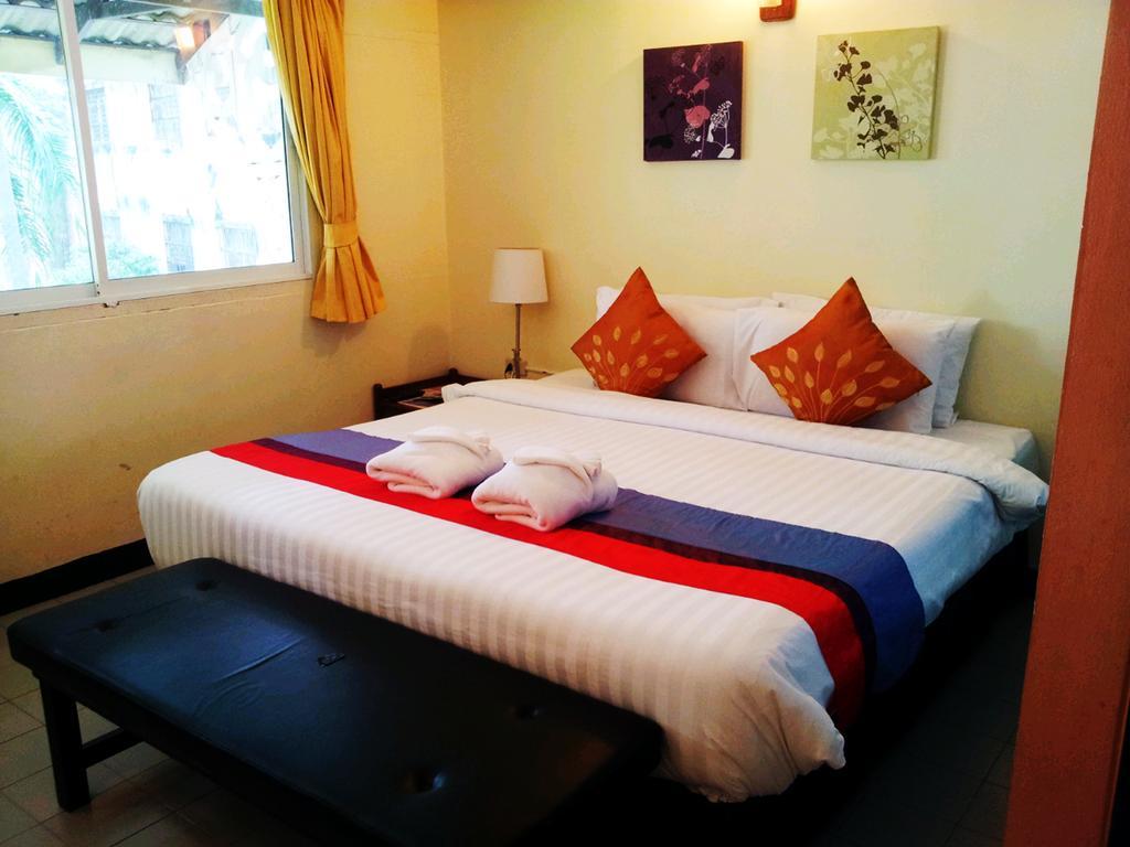 Sawasdee Sukhumvit Inn Банкок Стая снимка