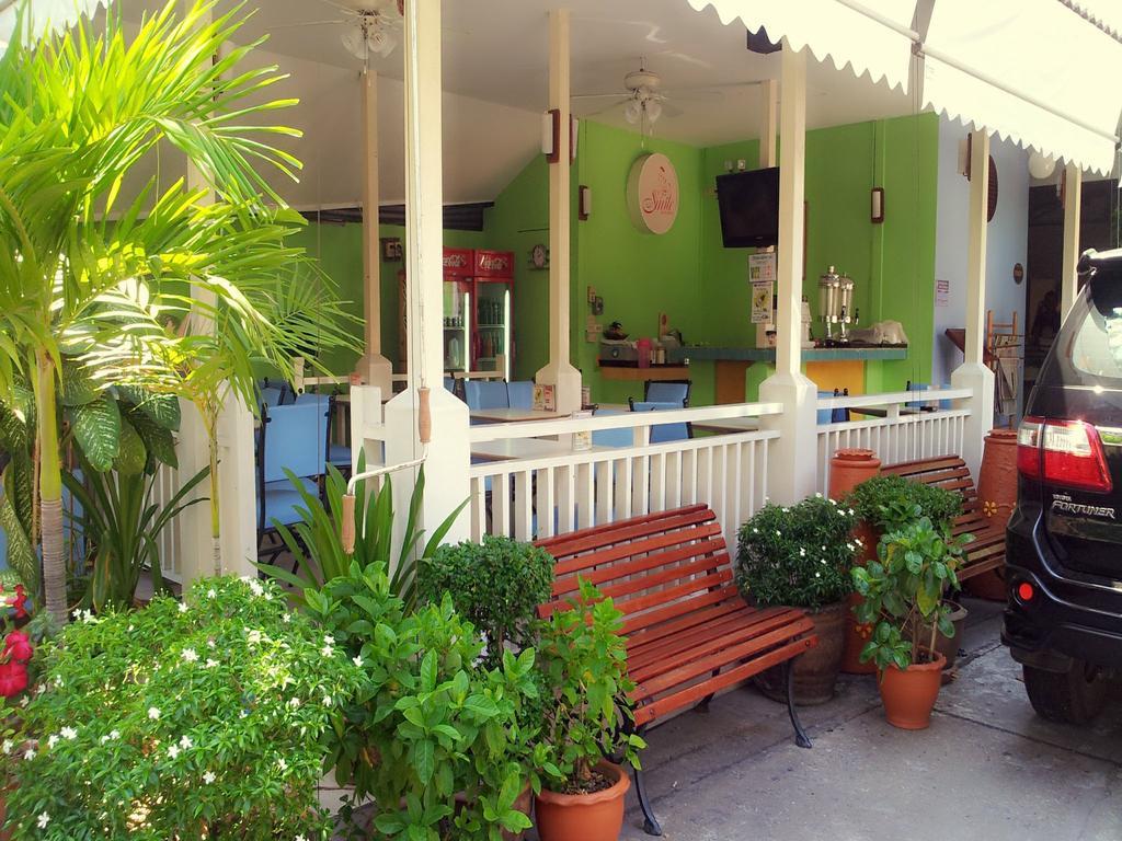 Sawasdee Sukhumvit Inn Банкок Екстериор снимка