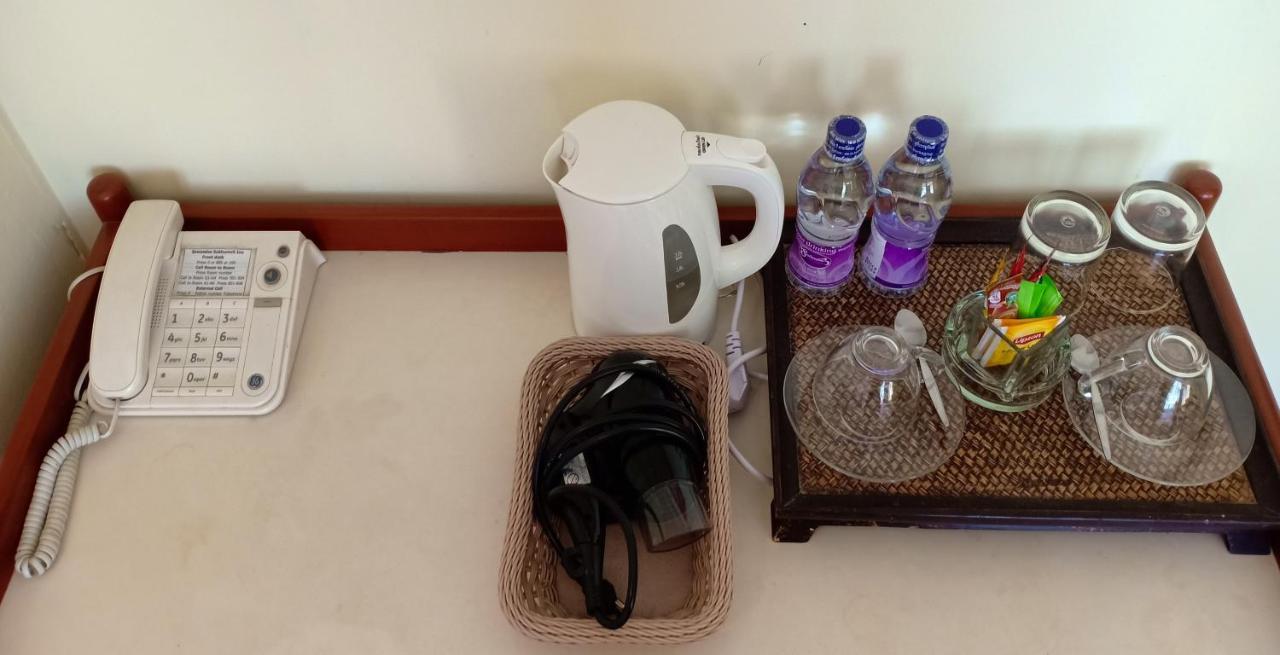 Sawasdee Sukhumvit Inn Банкок Екстериор снимка
